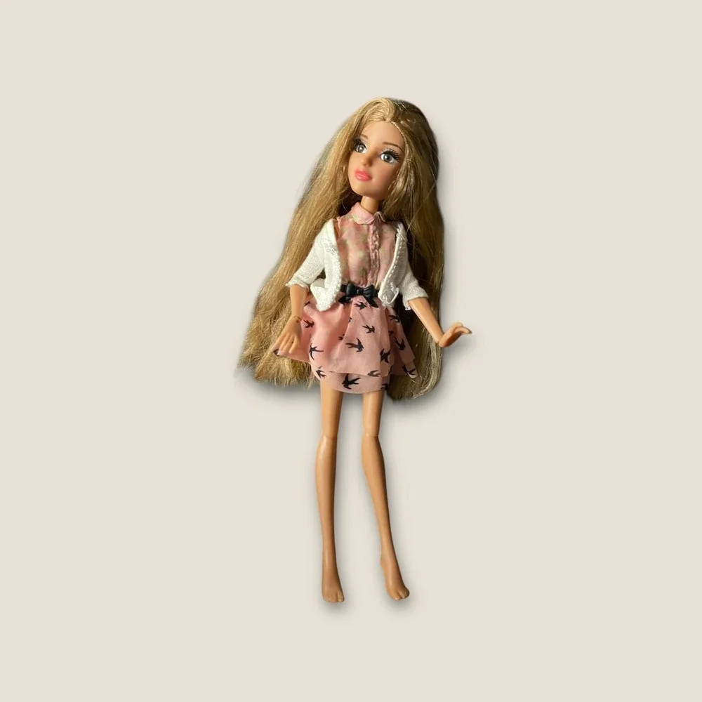 MGA Project MC2 Adrienne's Volcano Doll Rooted Eyelashes Inset‎ Eyes